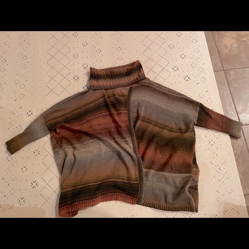 Maude sweater cape